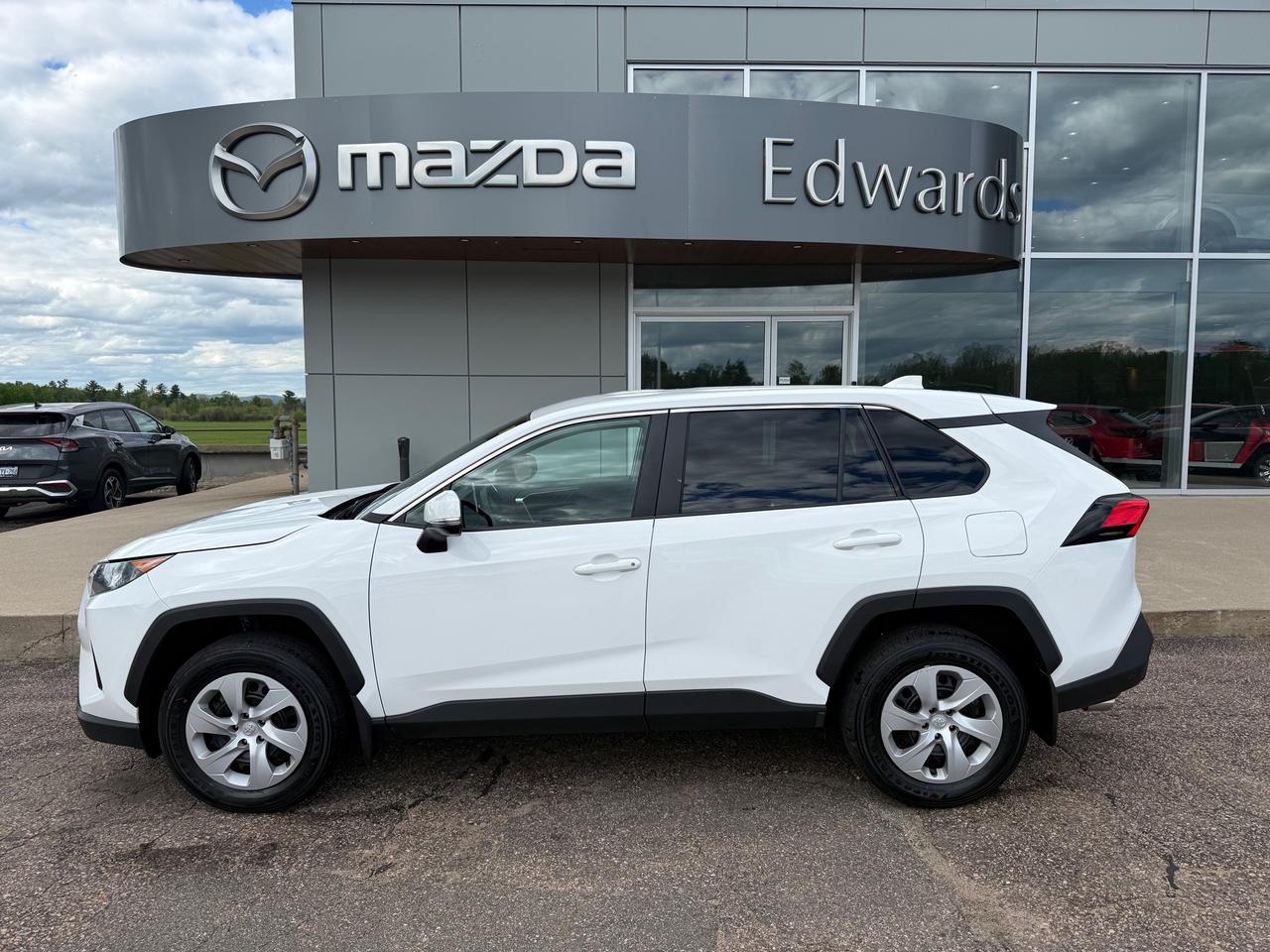 2025 Toyota RAV4 LE 4dr All-wheel Drive Photo0