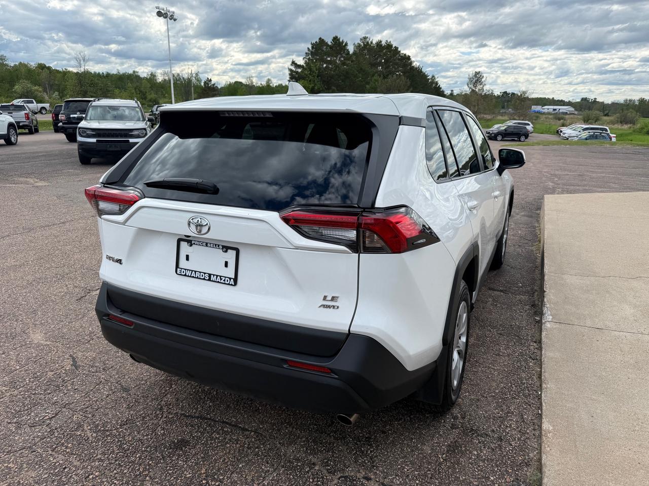 2025 Toyota RAV4 LE 4dr All-wheel Drive Photo