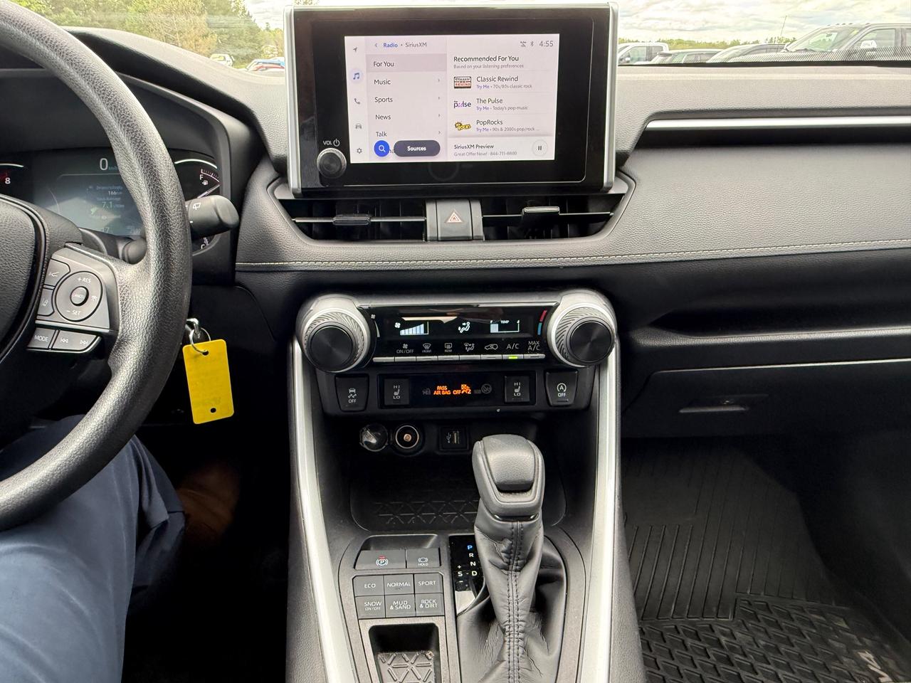 2025 Toyota RAV4 LE 4dr All-wheel Drive Photo