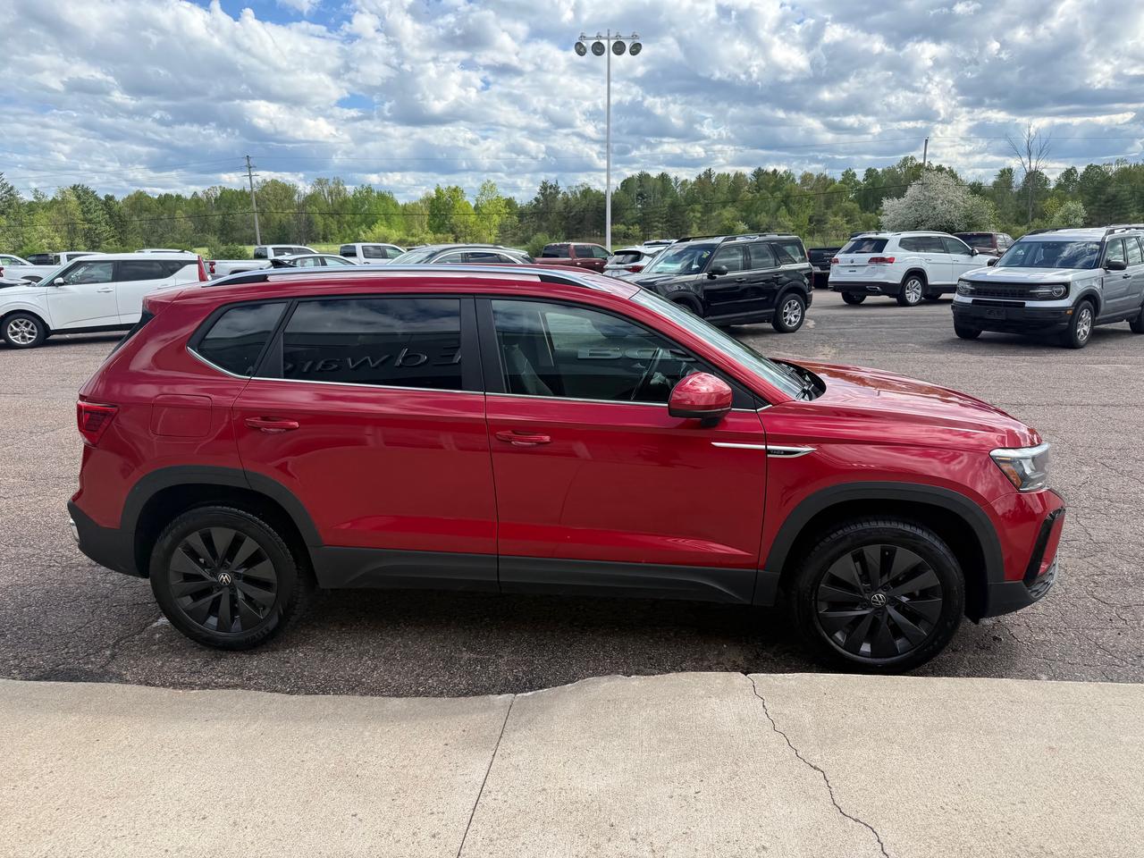 2024 Volkswagen Taos Comfortline 4dr Front-Wheel Drive Photo