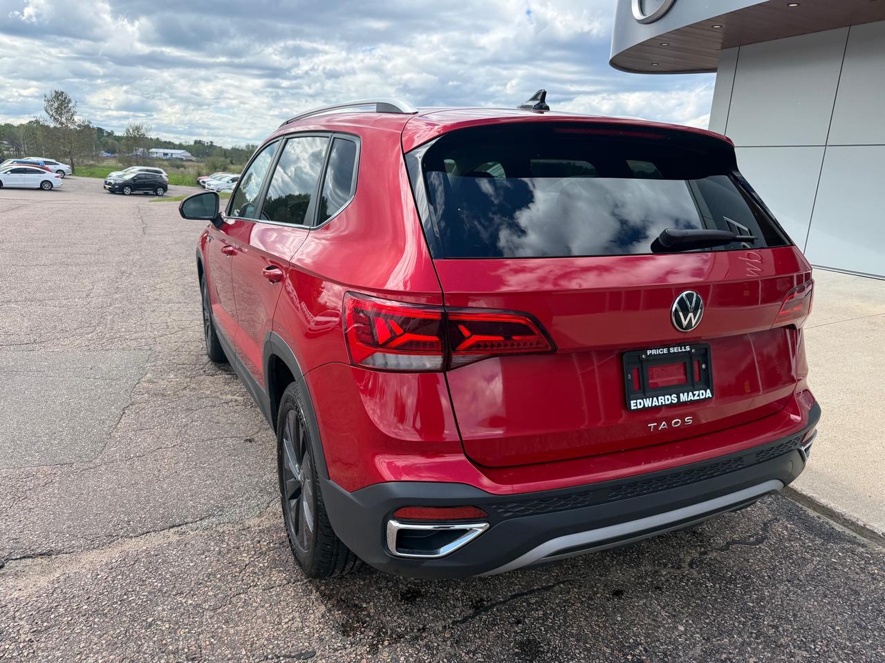 2024 Volkswagen Taos Comfortline 4dr Front-Wheel Drive Photo