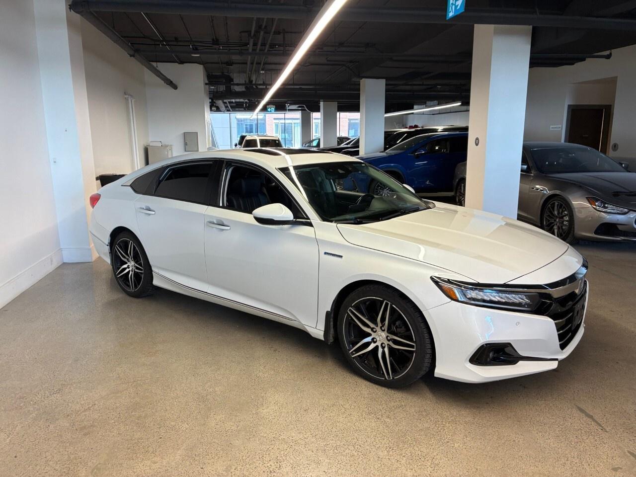 2022 Honda Accord Hybrid Touring Leather Roof Apple Carplay Trades Welcome Photo3