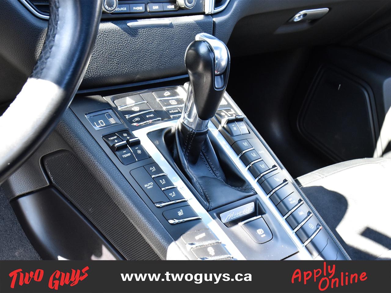 2018 Porsche Macan AWD Panoroof Leather/Suede Interior Back Up Camera Photo