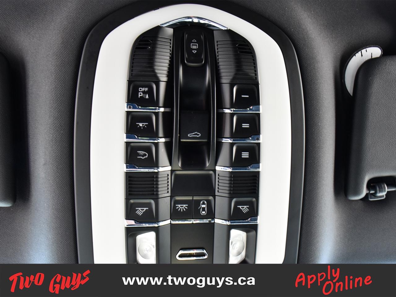 2018 Porsche Macan AWD Panoroof Leather/Suede Interior Back Up Camera Photo