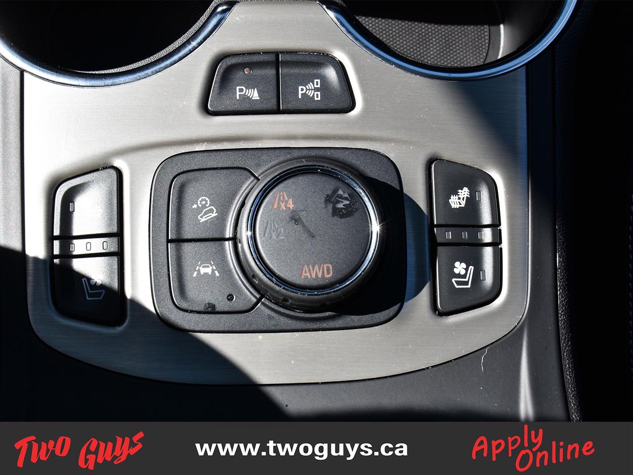 2018 Porsche Macan AWD Panoroof Leather/Suede Interior Back Up Camera Photo