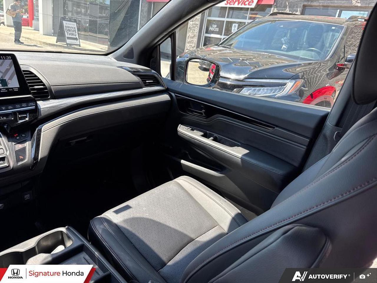2025 Honda Odyssey Black Edition Photo