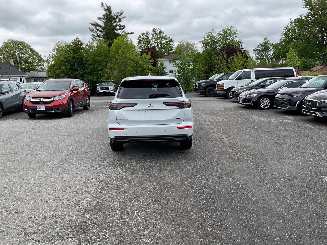 2025 Mitsubishi Outlander ES 4dr S-AWC Photo