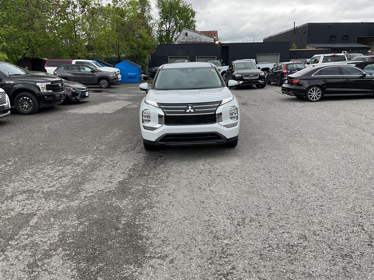 2025 Mitsubishi Outlander ES 4dr S-AWC Photo