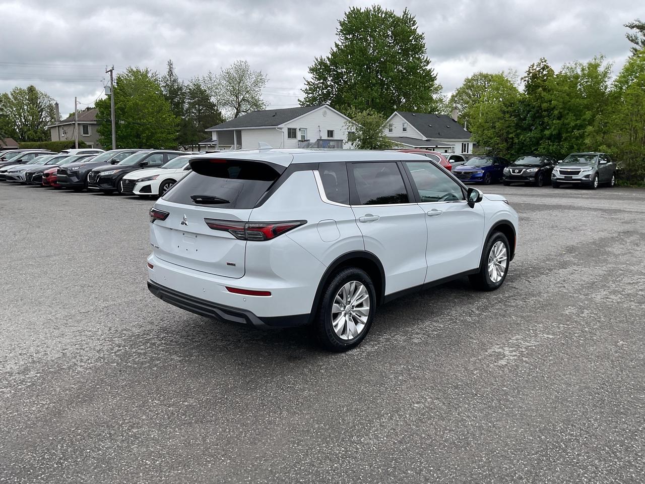 2025 Mitsubishi Outlander ES 4dr S-AWC Photo