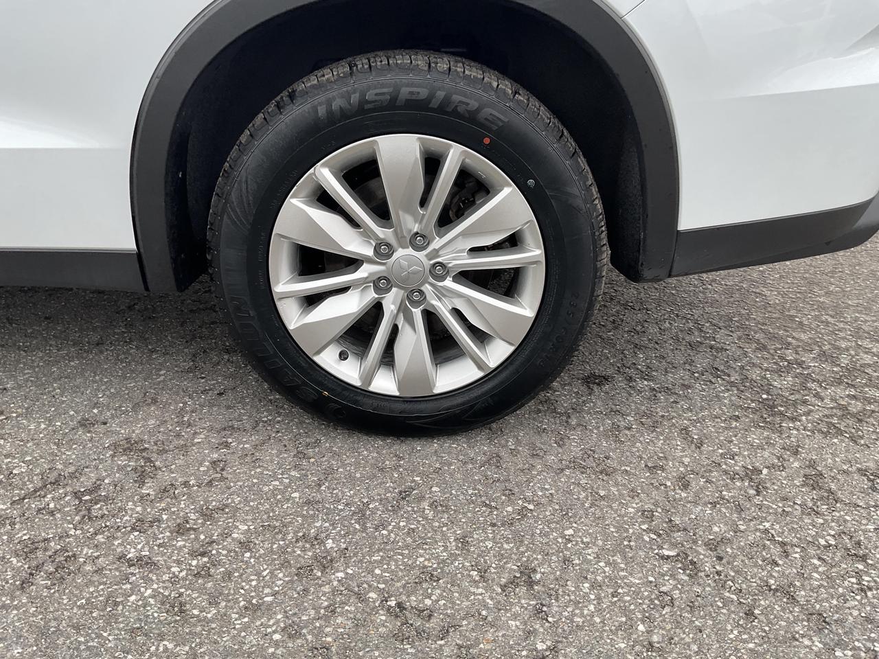 2025 Mitsubishi Outlander ES 4dr S-AWC Photo