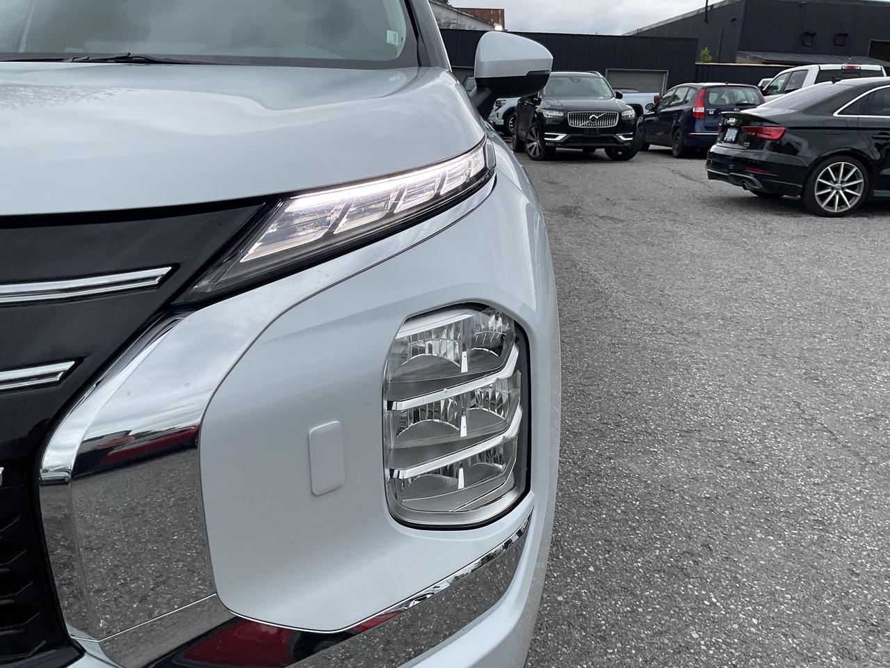 2025 Mitsubishi Outlander ES 4dr S-AWC Photo