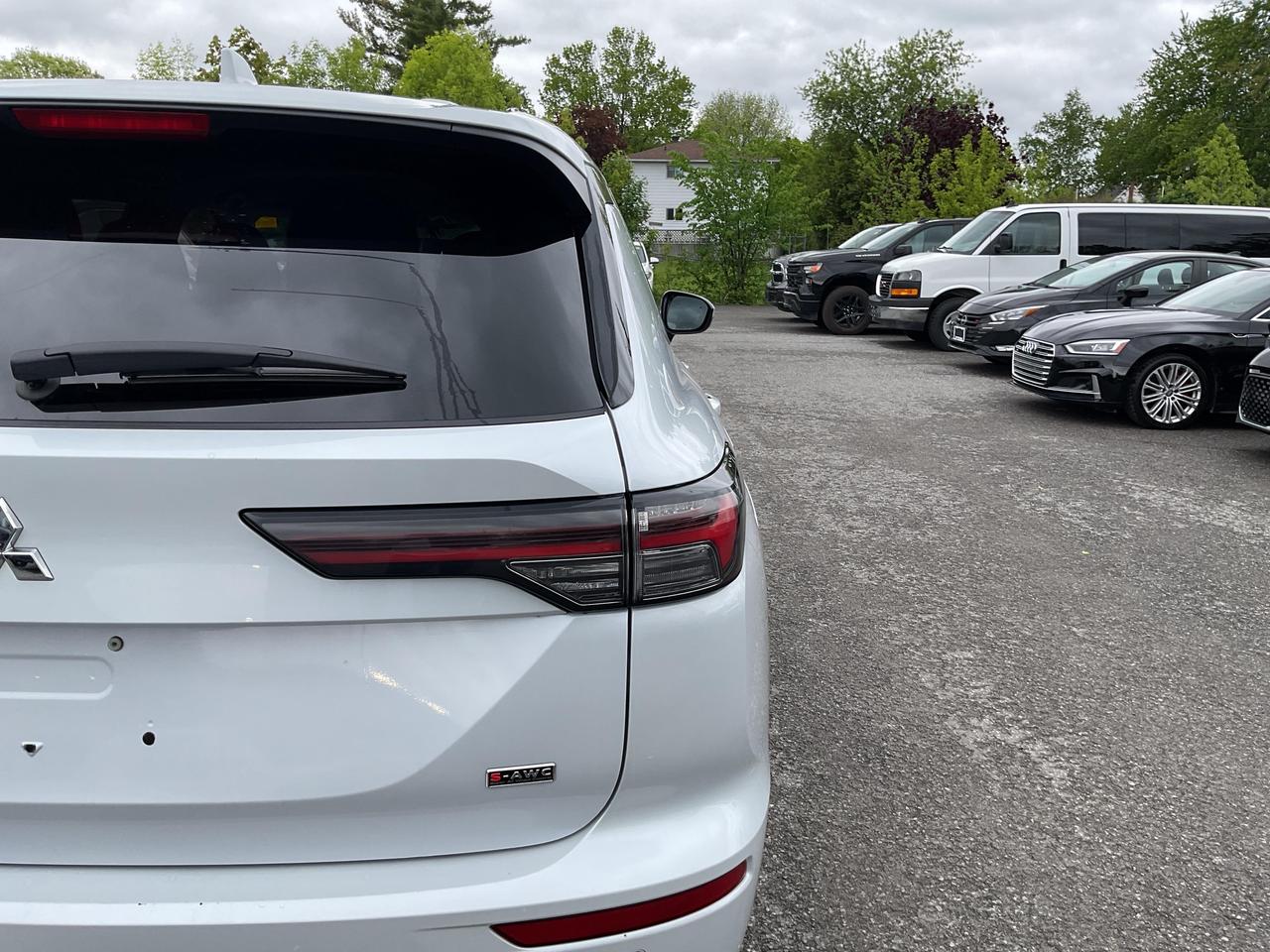 2025 Mitsubishi Outlander ES 4dr S-AWC Photo