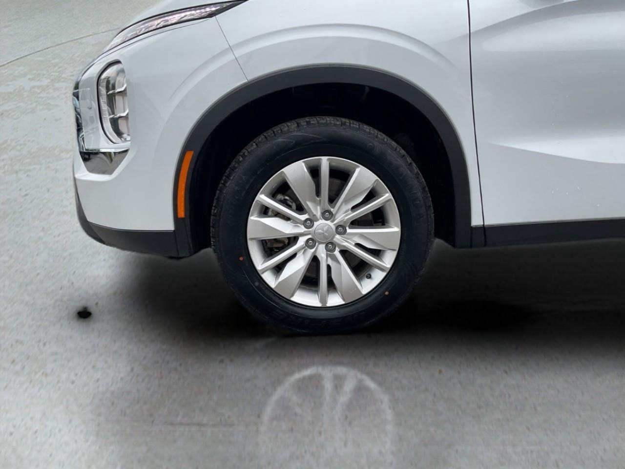 2025 Mitsubishi Outlander ES 4dr S-AWC Photo