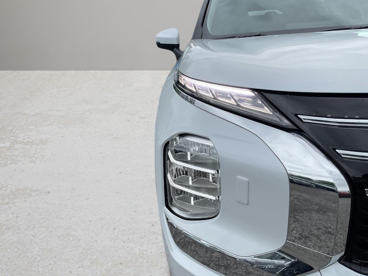 2025 Mitsubishi Outlander ES 4dr S-AWC Photo