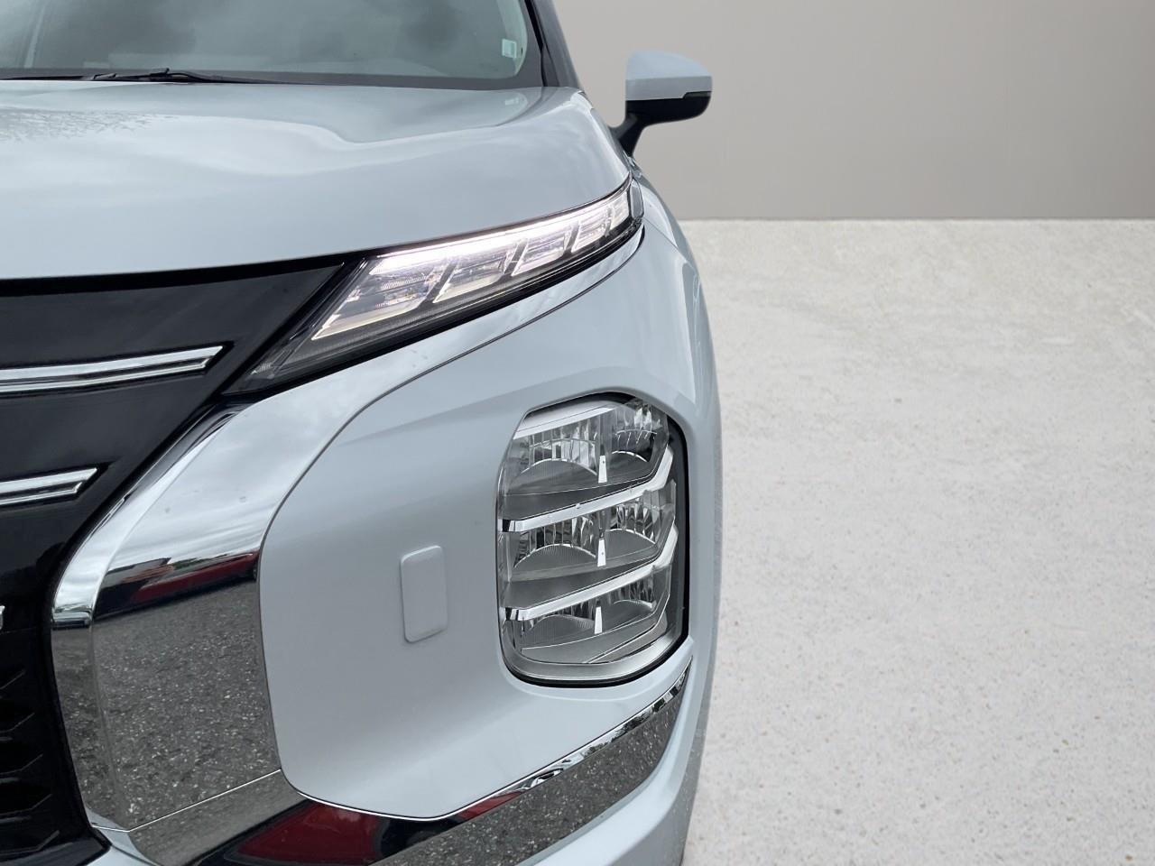2025 Mitsubishi Outlander ES 4dr S-AWC Photo