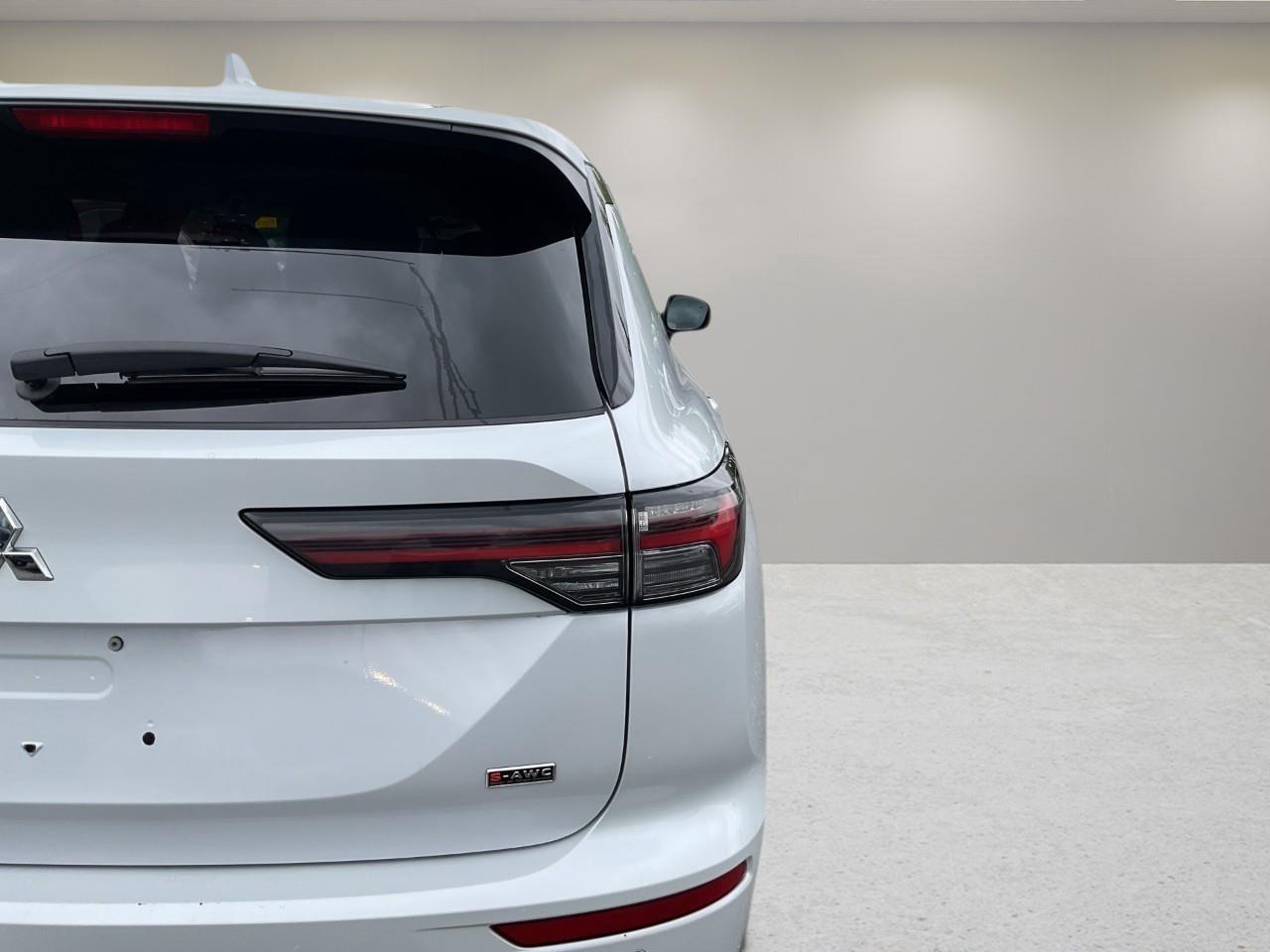 2025 Mitsubishi Outlander ES 4dr S-AWC Photo