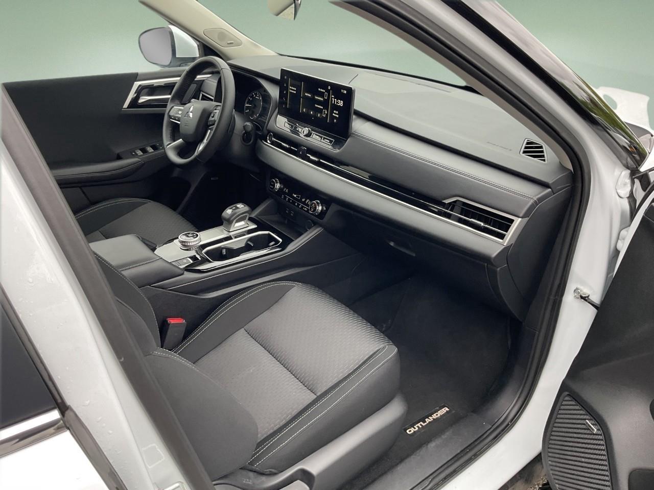 2025 Mitsubishi Outlander ES 4dr S-AWC Photo