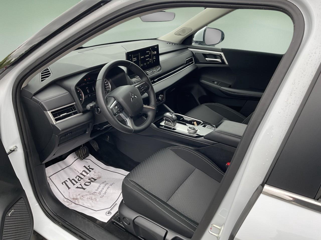 2025 Mitsubishi Outlander ES 4dr S-AWC Photo