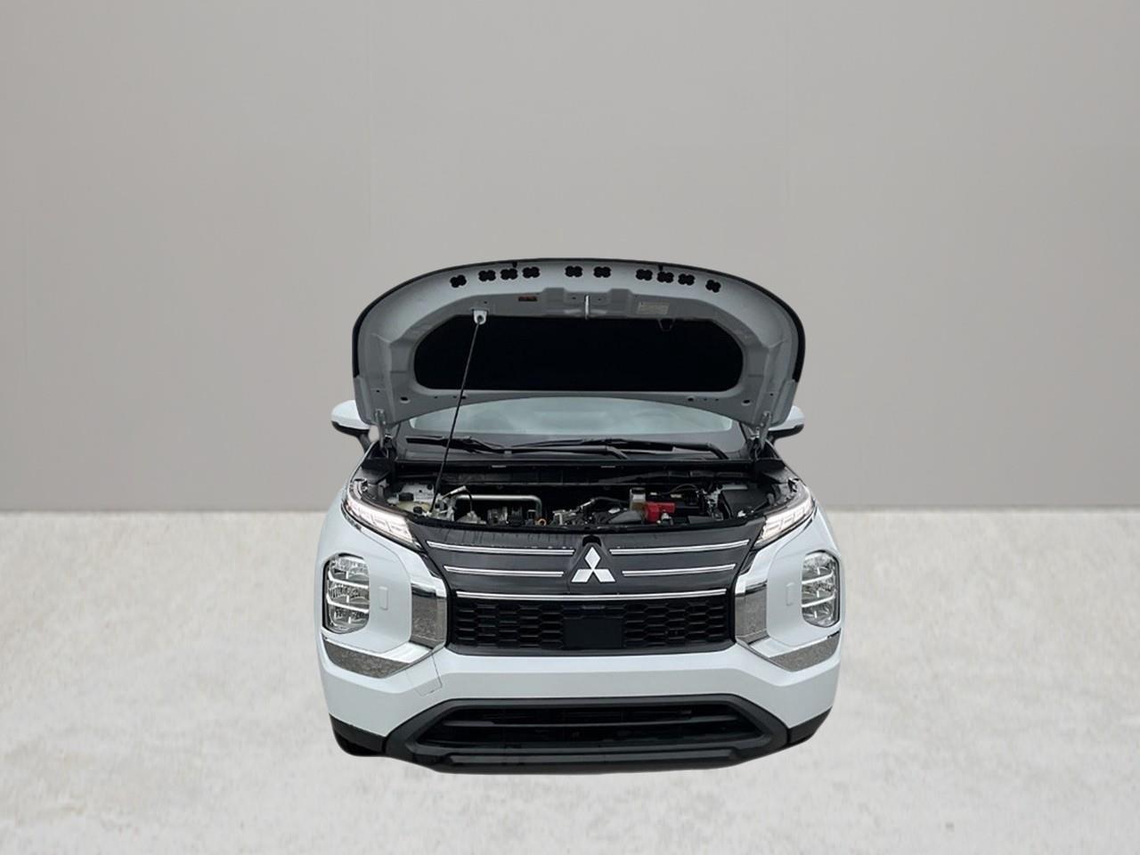 2025 Mitsubishi Outlander ES 4dr S-AWC Photo