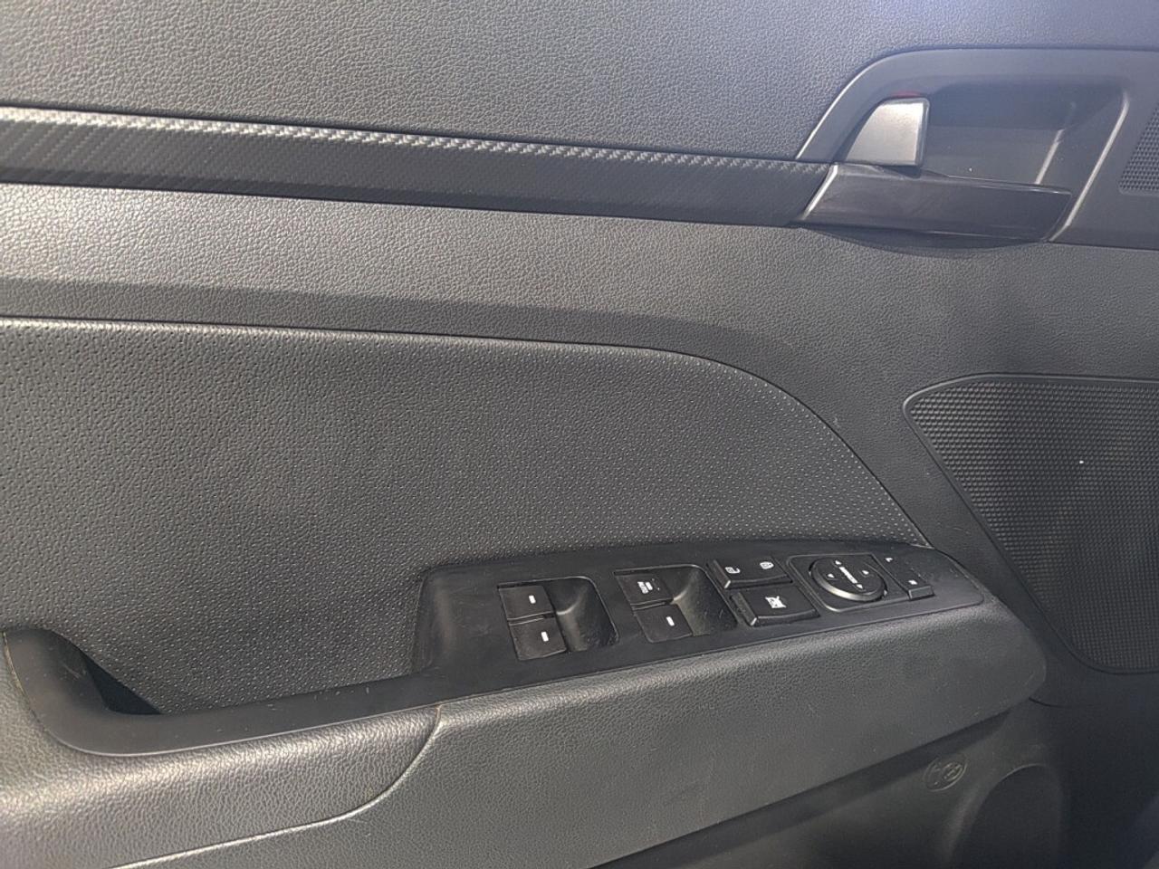 2019 Hyundai Elantra Sport / Leather / Sunroof / NAV / Lane Departure / Photo