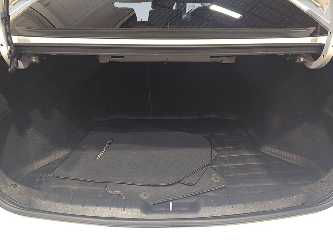 2019 Hyundai Elantra Sport / Leather / Sunroof / NAV / Lane Departure / Photo