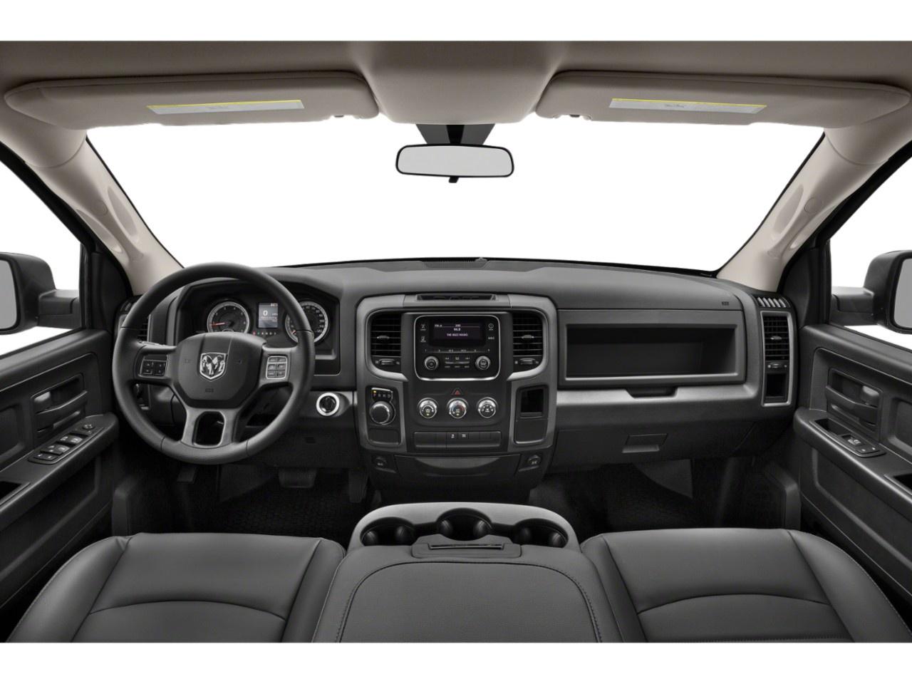 2021 RAM 1500 Classic EXPRESS 4X4 CREW CAB 5'7" BOX Photo4
