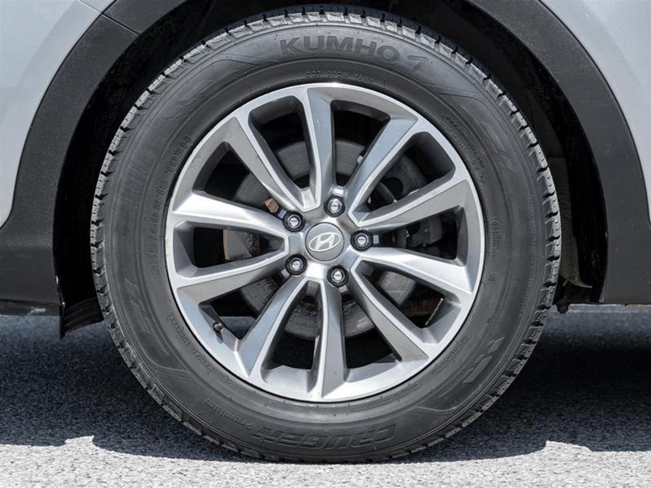 2017 Hyundai Santa Fe XL Luxury w/6 Passenger (A6) 4dr All-Wheel Drive Photo