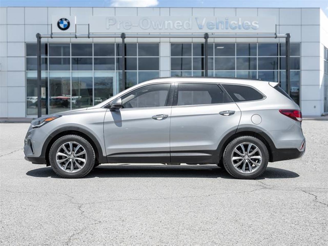2017 Hyundai Santa Fe XL Luxury w/6 Passenger (A6) 4dr All-Wheel Drive Photo
