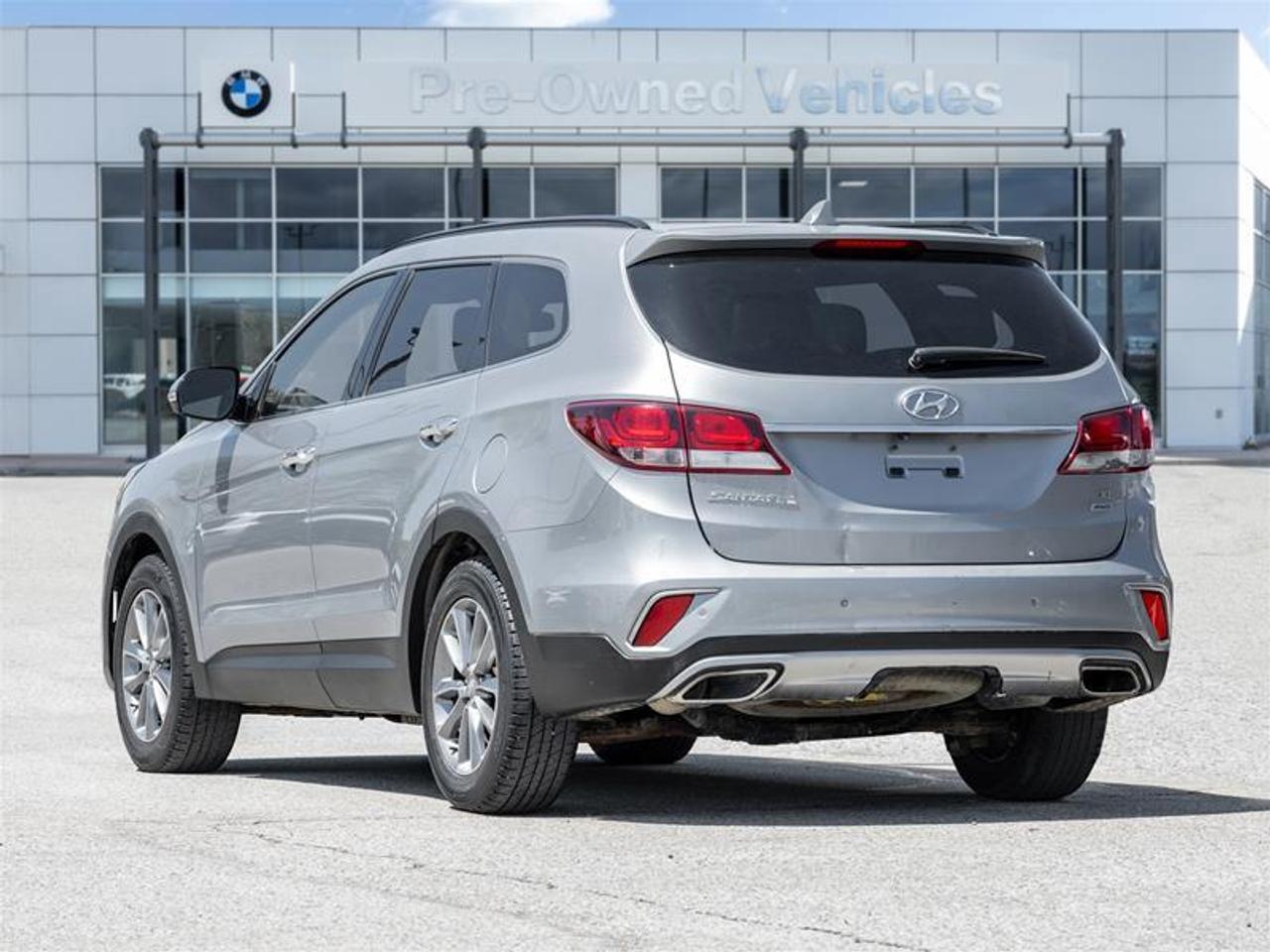 2017 Hyundai Santa Fe XL Luxury w/6 Passenger (A6) 4dr All-Wheel Drive Photo