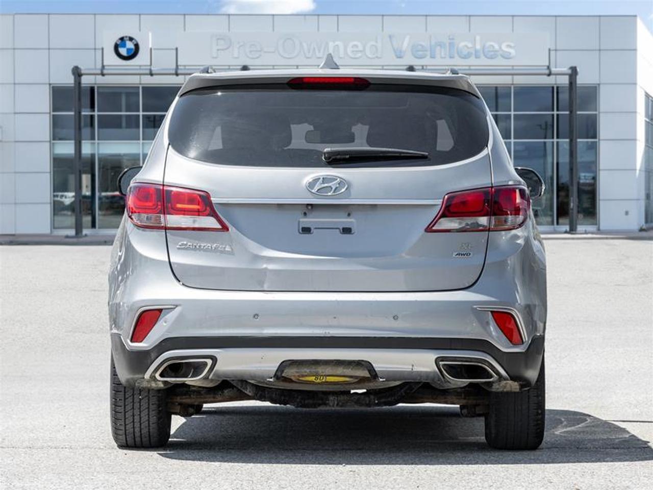 2017 Hyundai Santa Fe XL Luxury w/6 Passenger (A6) 4dr All-Wheel Drive Photo