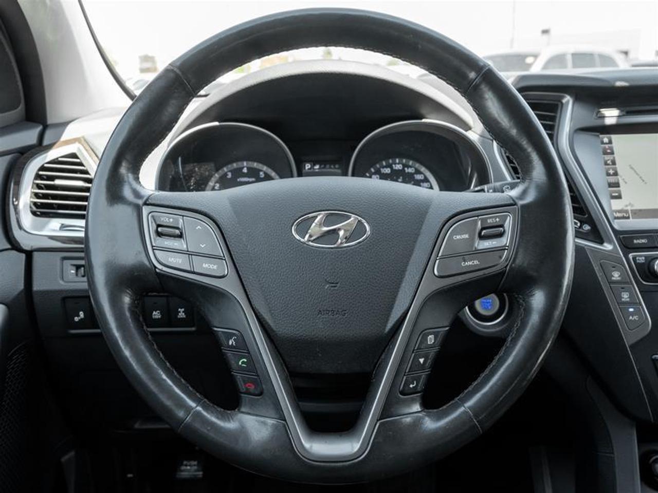 2017 Hyundai Santa Fe XL Luxury w/6 Passenger (A6) 4dr All-Wheel Drive Photo