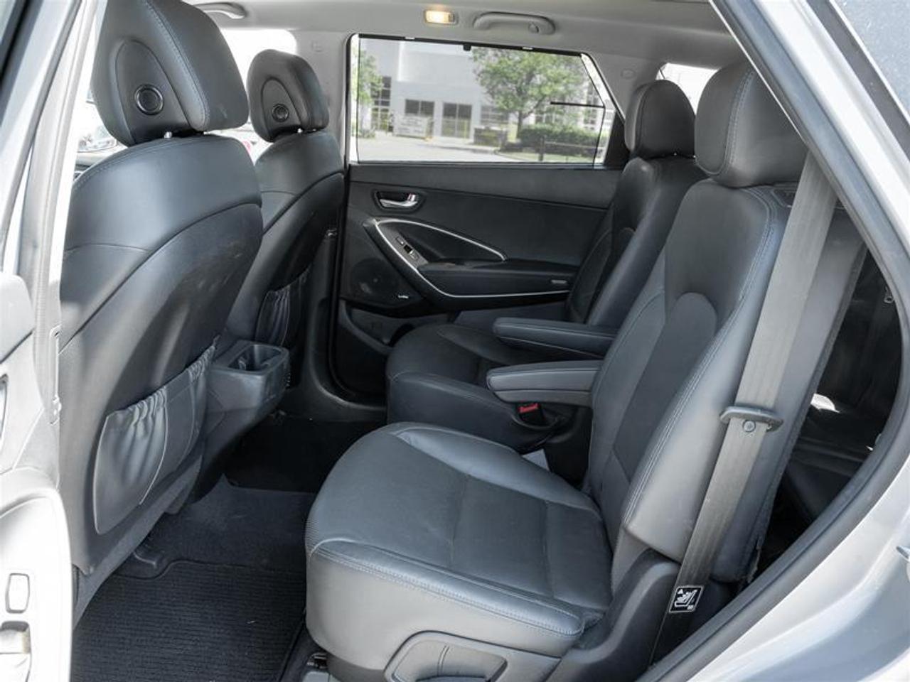 2017 Hyundai Santa Fe XL Luxury w/6 Passenger (A6) 4dr All-Wheel Drive Photo
