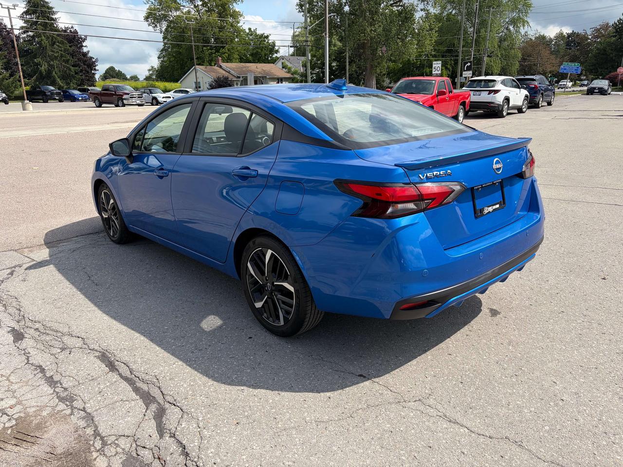 2023 Nissan Versa SR/HEATED SEATS/BACK UP CAM/CALL BELLEVILLE Photo