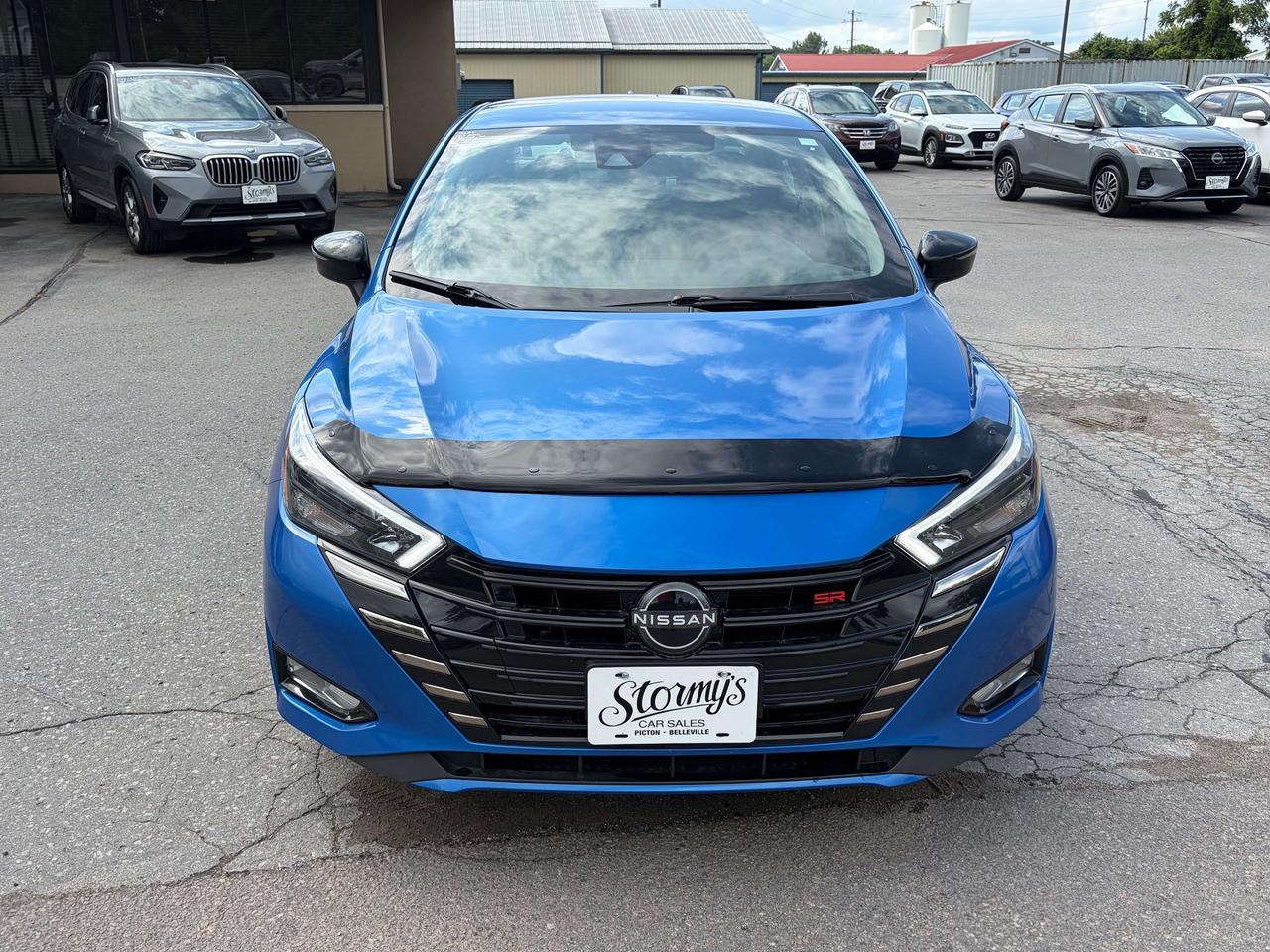 2023 Nissan Versa SR/HEATED SEATS/BACK UP CAM/CALL BELLEVILLE Photo