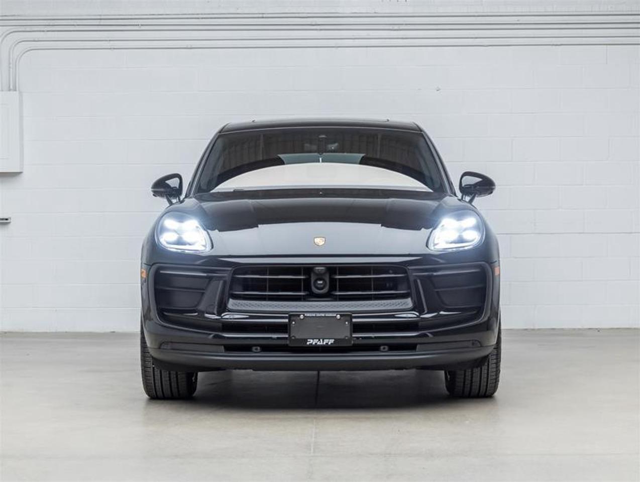 2025 Porsche Macan  Photo1
