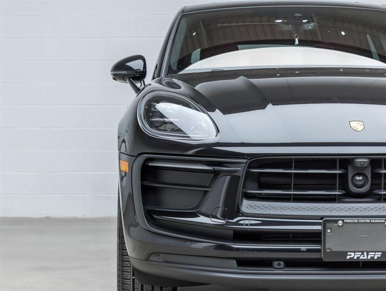 2025 Porsche Macan  Photo2
