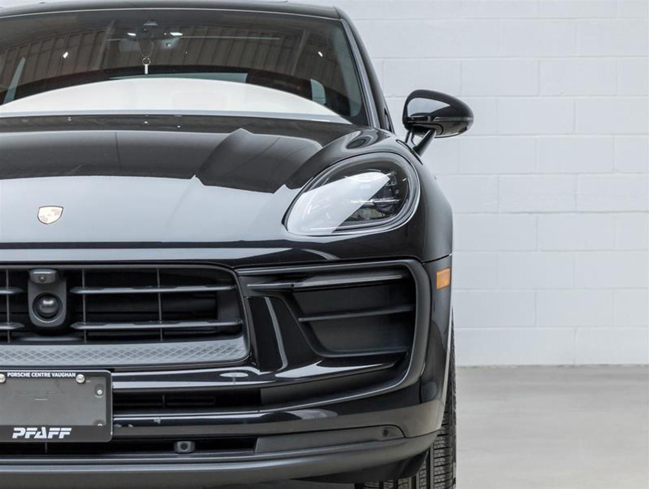 2025 Porsche Macan  Photo