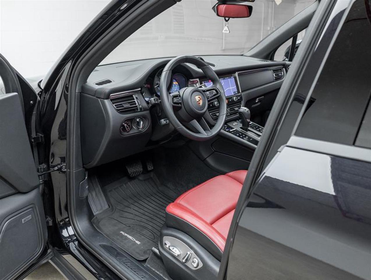 2025 Porsche Macan  Photo