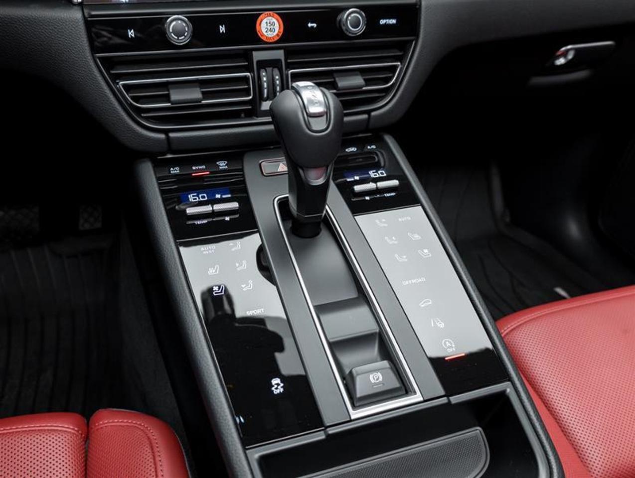 2025 Porsche Macan  Photo