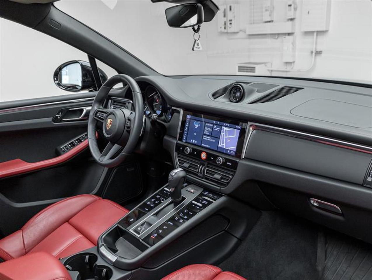 2025 Porsche Macan  Photo