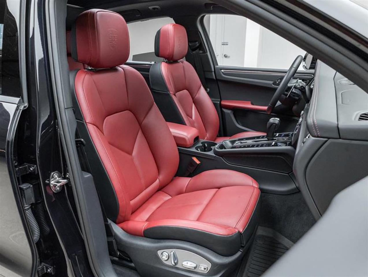 2025 Porsche Macan  Photo