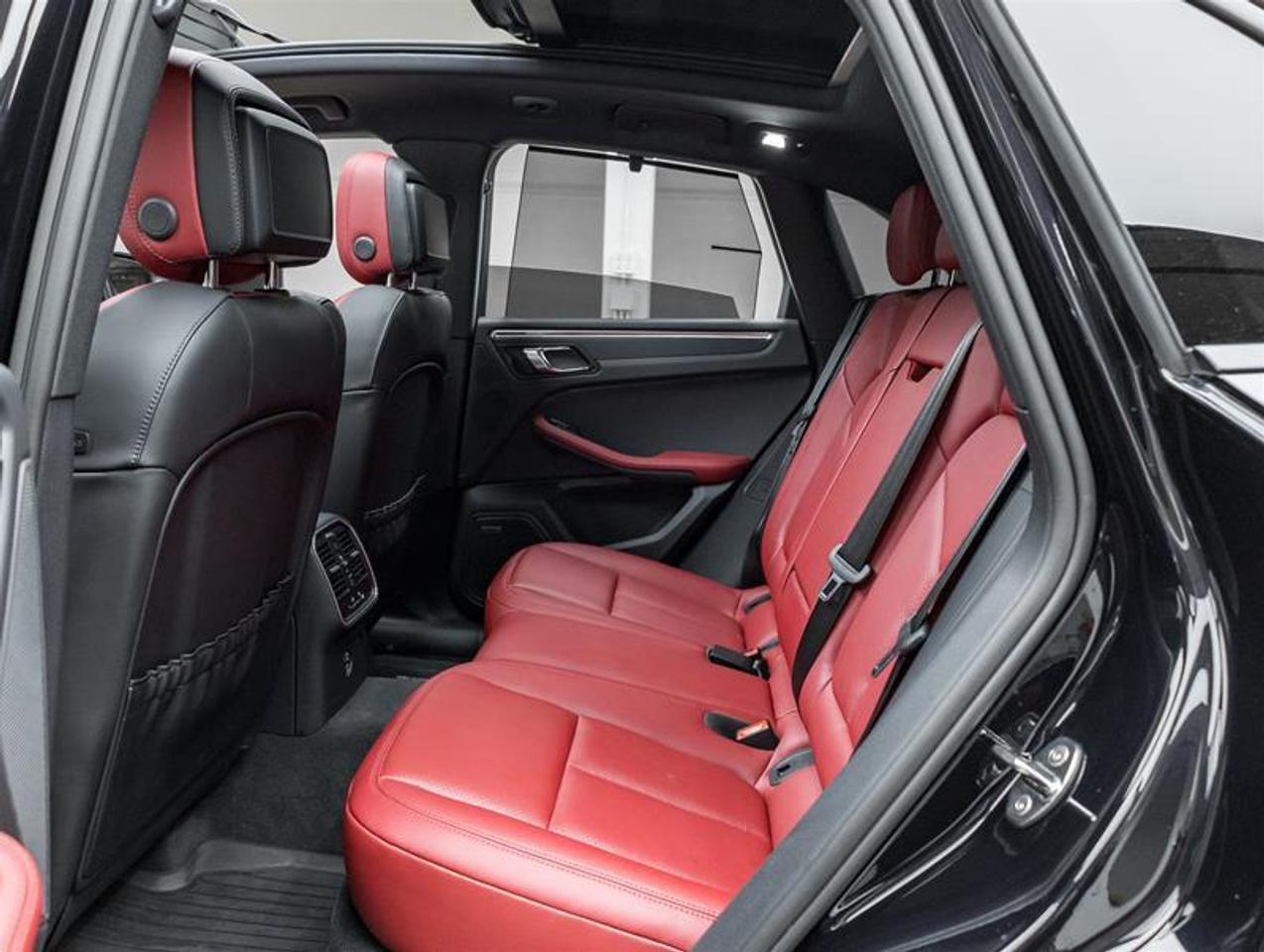 2025 Porsche Macan  Photo