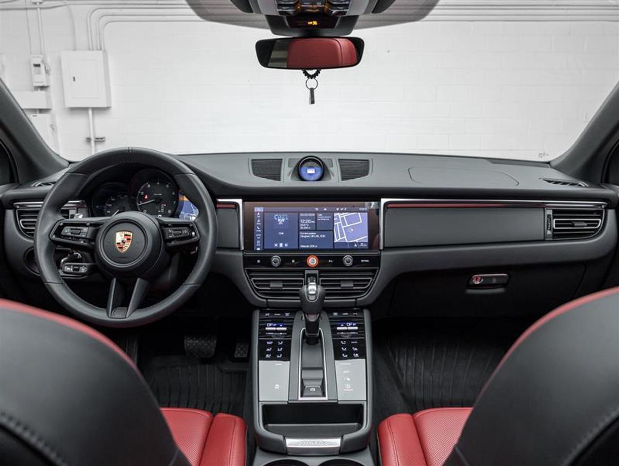 2025 Porsche Macan  Photo