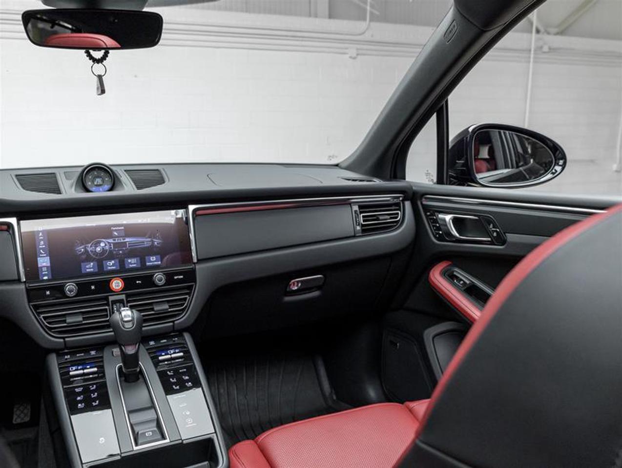 2025 Porsche Macan  Photo