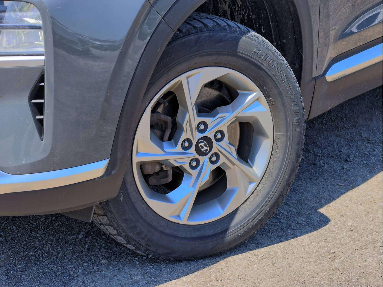 2021 Hyundai Santa Fe Preferred AWD Photo3