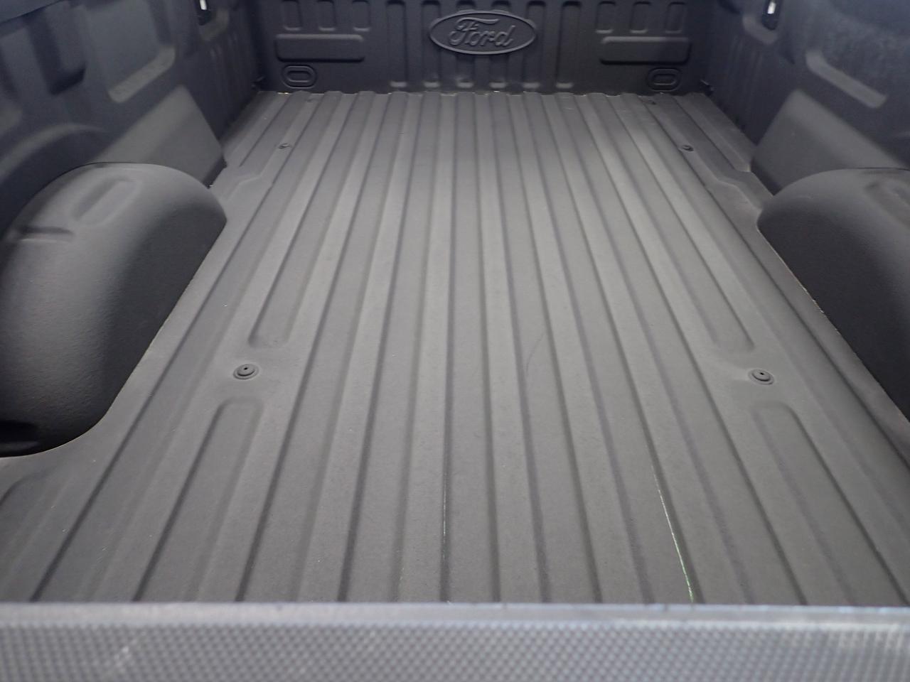 2022 Ford F-150 XLT REG CAB 4WD 8FT BOX V8 Photo
