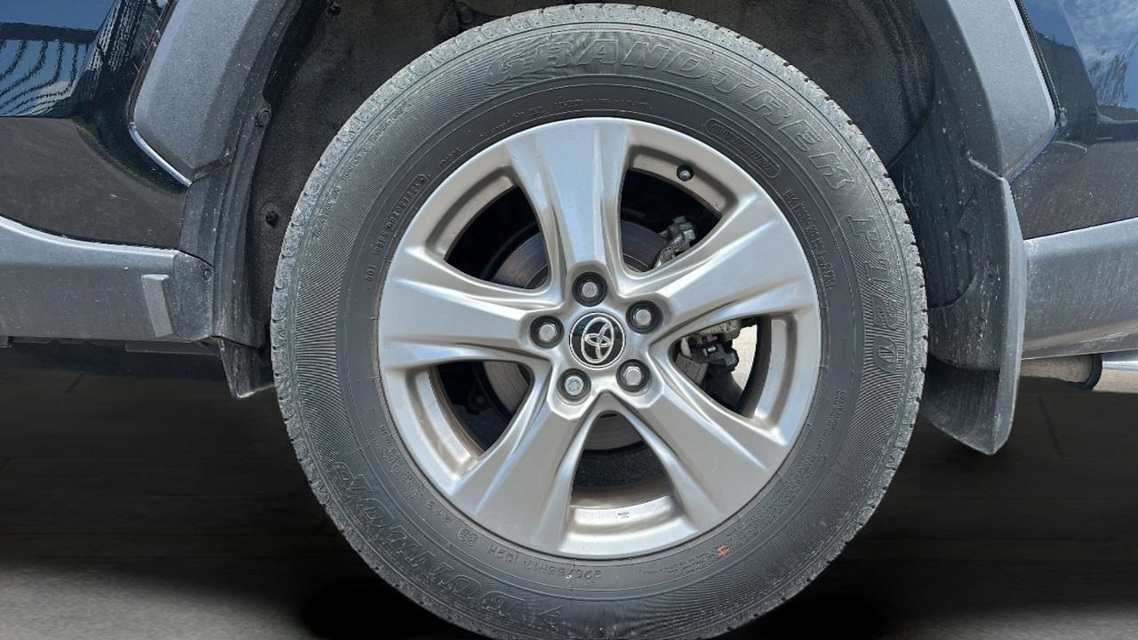 2025 Toyota RAV4 XLE AWD Photo