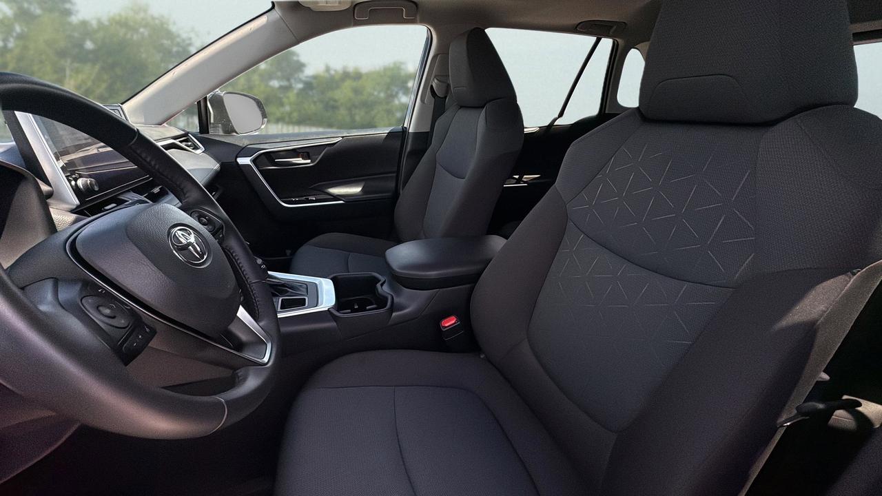 2025 Toyota RAV4 XLE AWD Photo