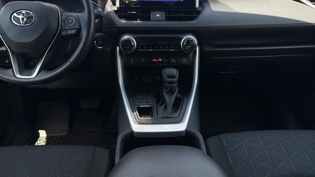 2025 Toyota RAV4 XLE AWD Photo