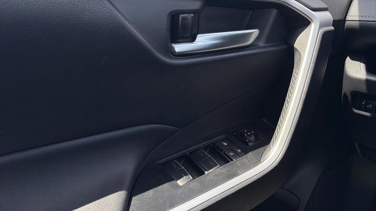 2025 Toyota RAV4 XLE AWD Photo